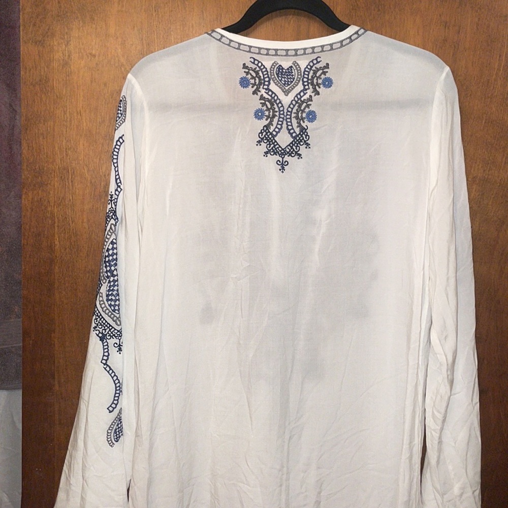 Johnny Was embroidered shirt/ tunic
Size Medium - Picture 3 of 7